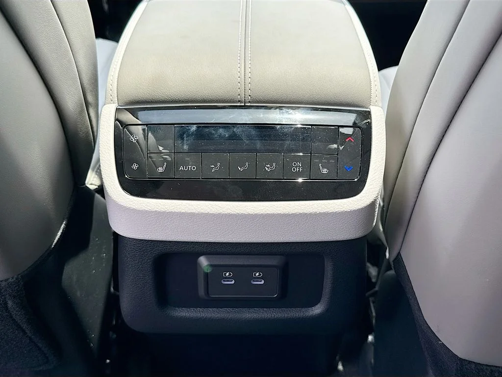 New 2027 RADIANT WHITE INFINITI Luxe FWD image 27