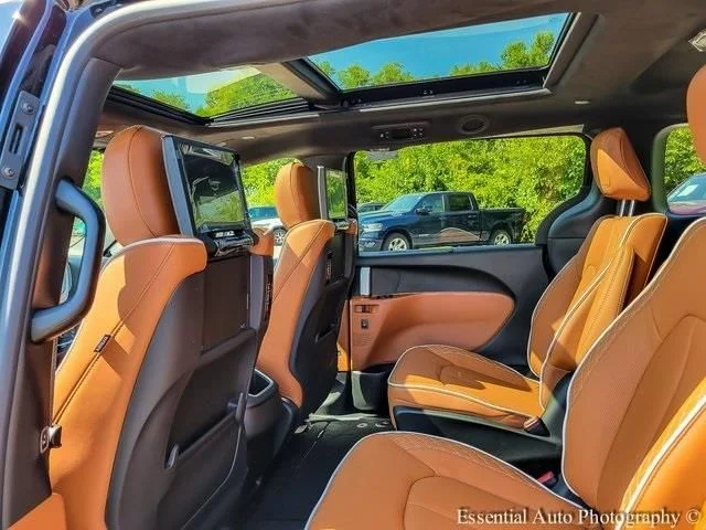 2026 Chrysler Pacifica Pinnacle - Photo 15
