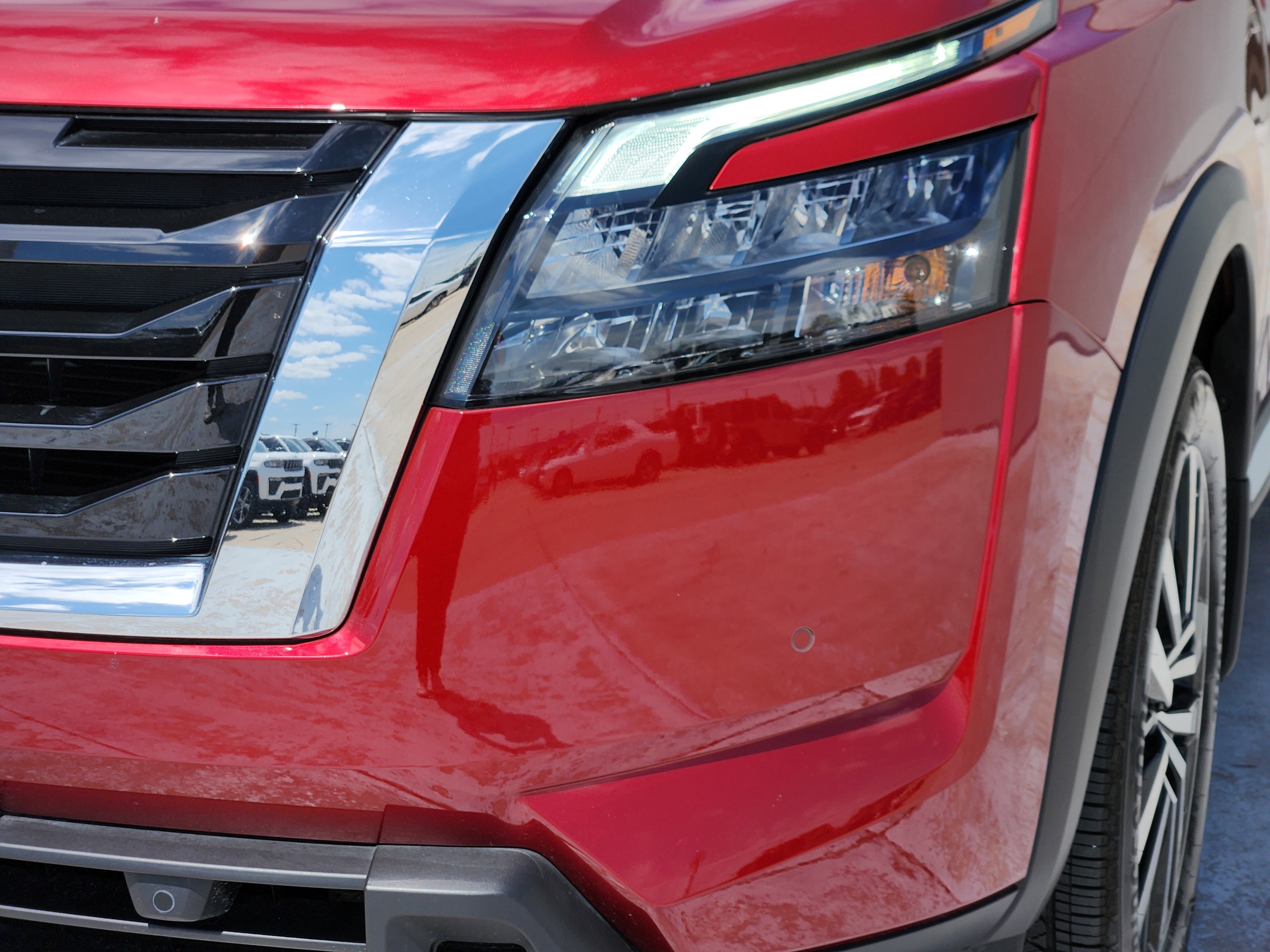 Used 2025 Scarlet Ember Tintcoat/Super Black Nissan Platinum image 11