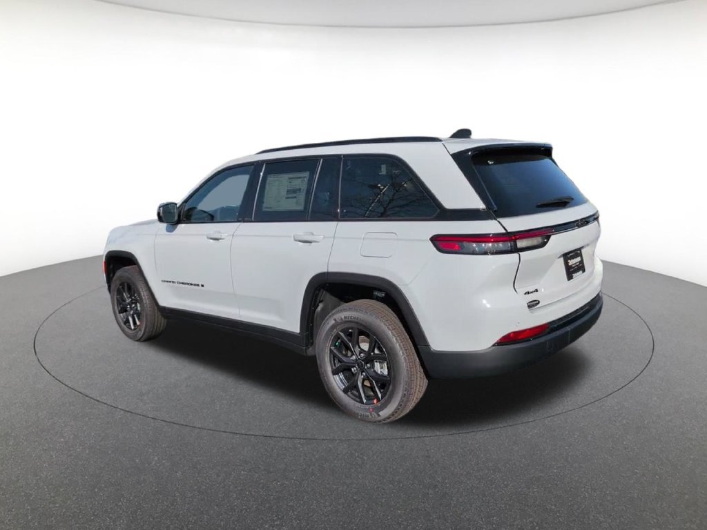 New 2027 Bright White Clear-Coat Paint Jeep Laredo image 10