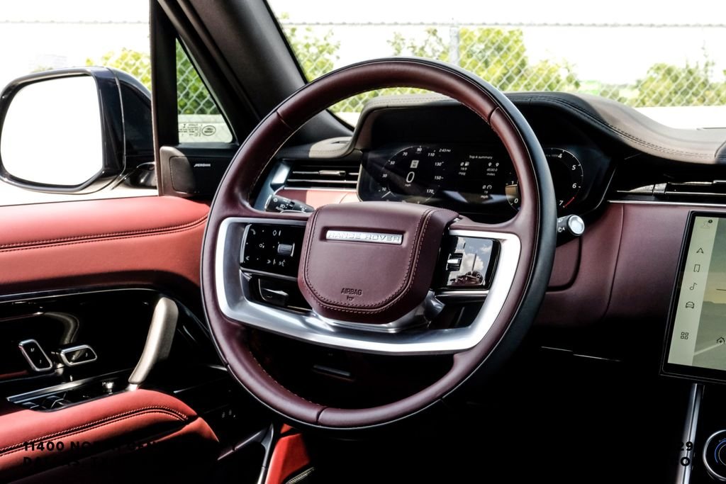 Used 2023 Santorini Black Metallic Land Rover SE image 18