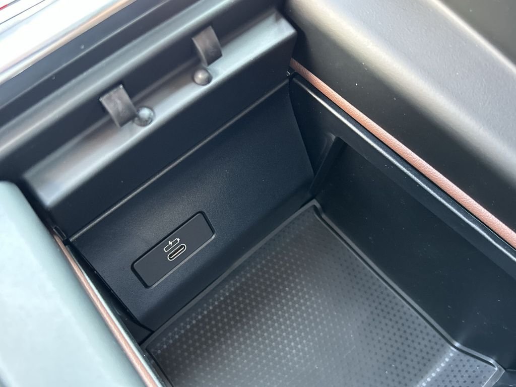 New 2026 White BMW M60i image 21