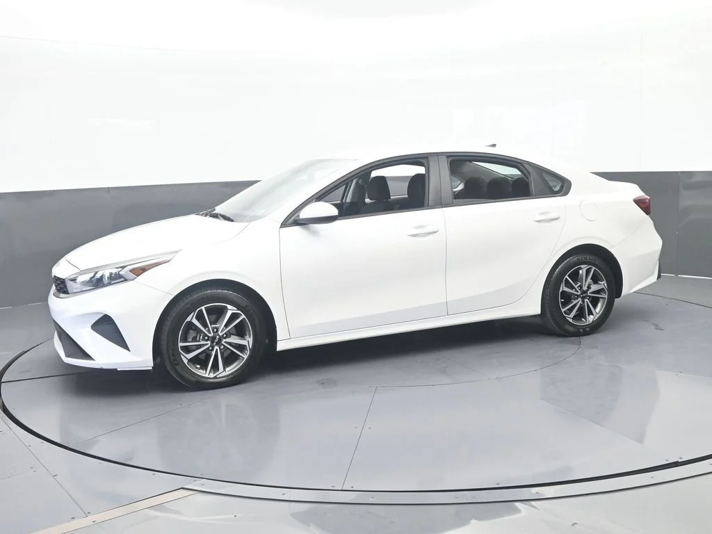 Used 2023 Snow White Pearl Kia LXS image 1
