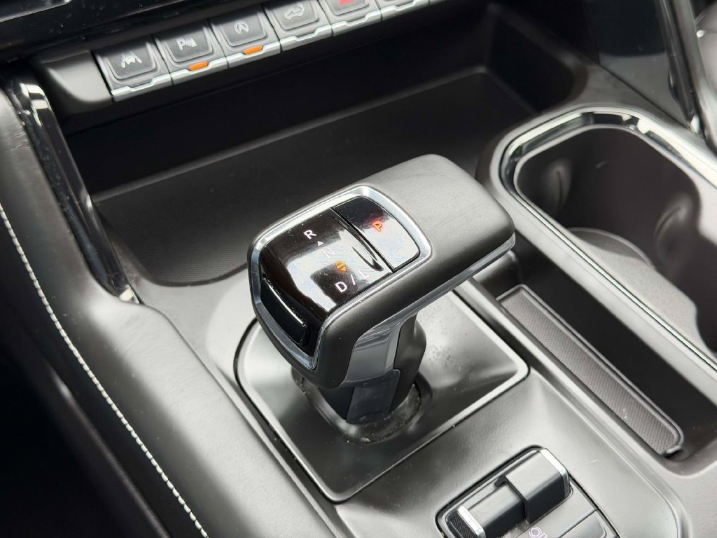 Used 2025 White GMC AT4X image 6