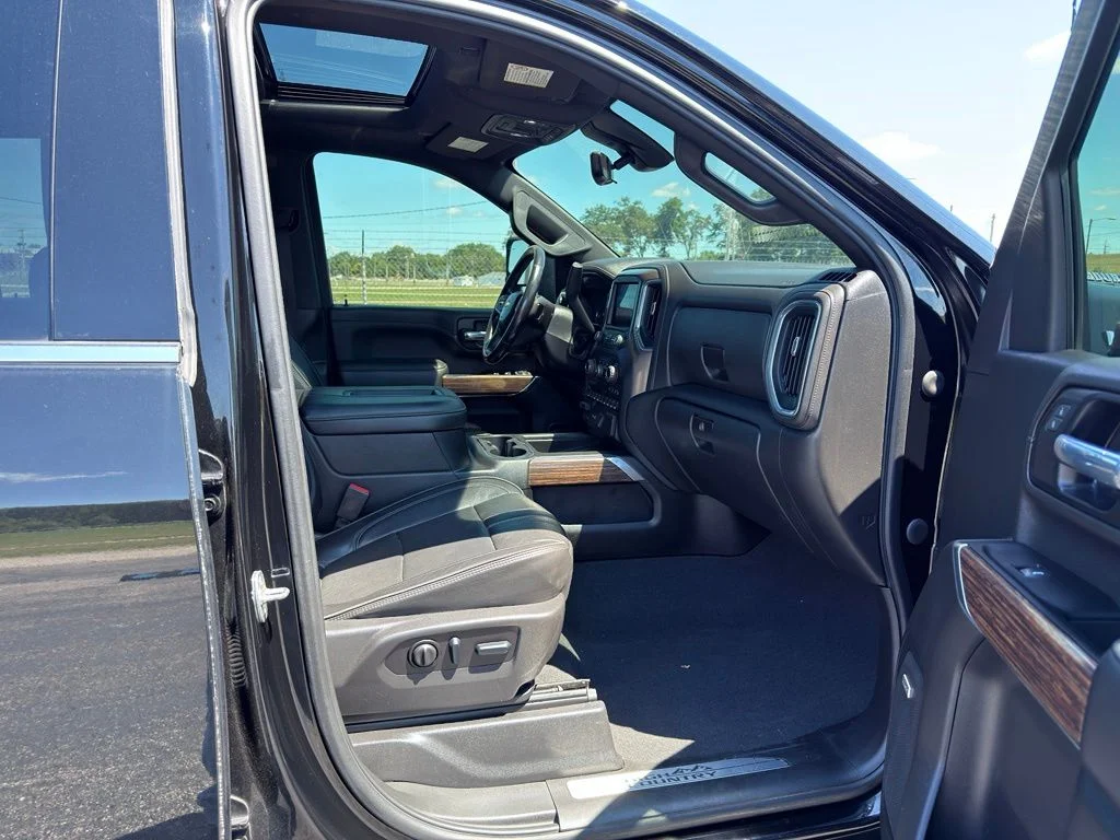 Used 2022 Black Chevrolet High Country image 8