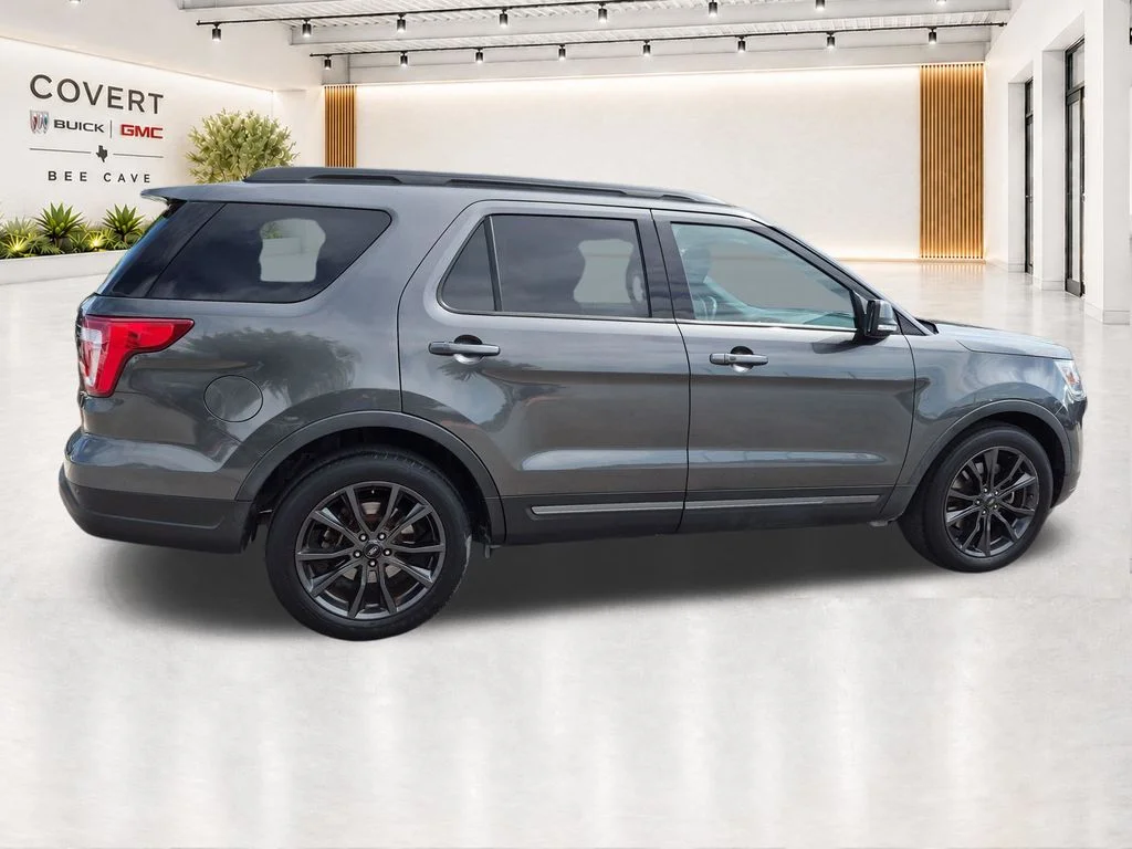 Used 2018 Gray Ford XLT image 12
