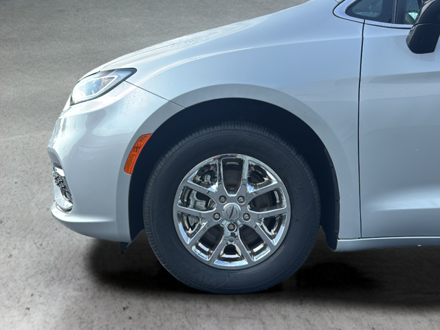 Used 2024 Silver Chrysler Touring L image 33