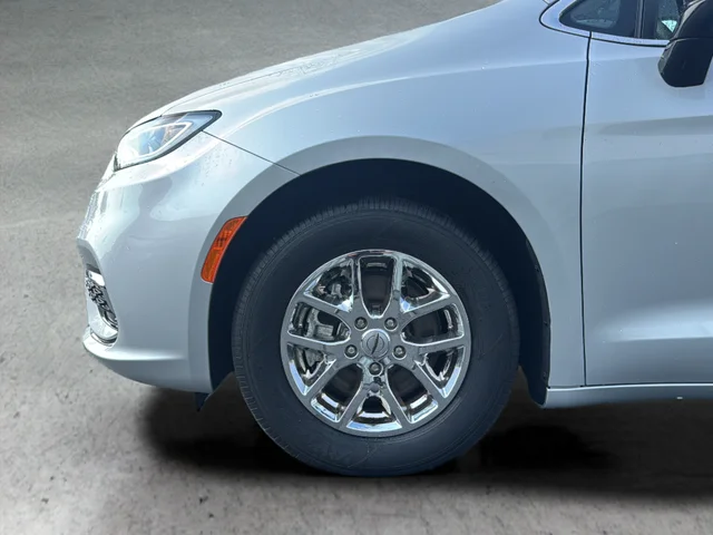 Used 2024 Silver Chrysler Touring L image 33