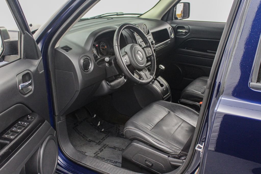 Used 2017 Blue Jeep Latitude image 20