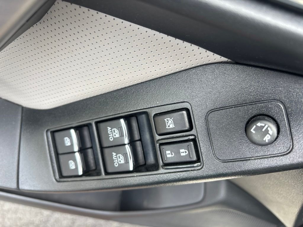 Used 2018 Crystal White Pearl Subaru 2.5i Limited image 8