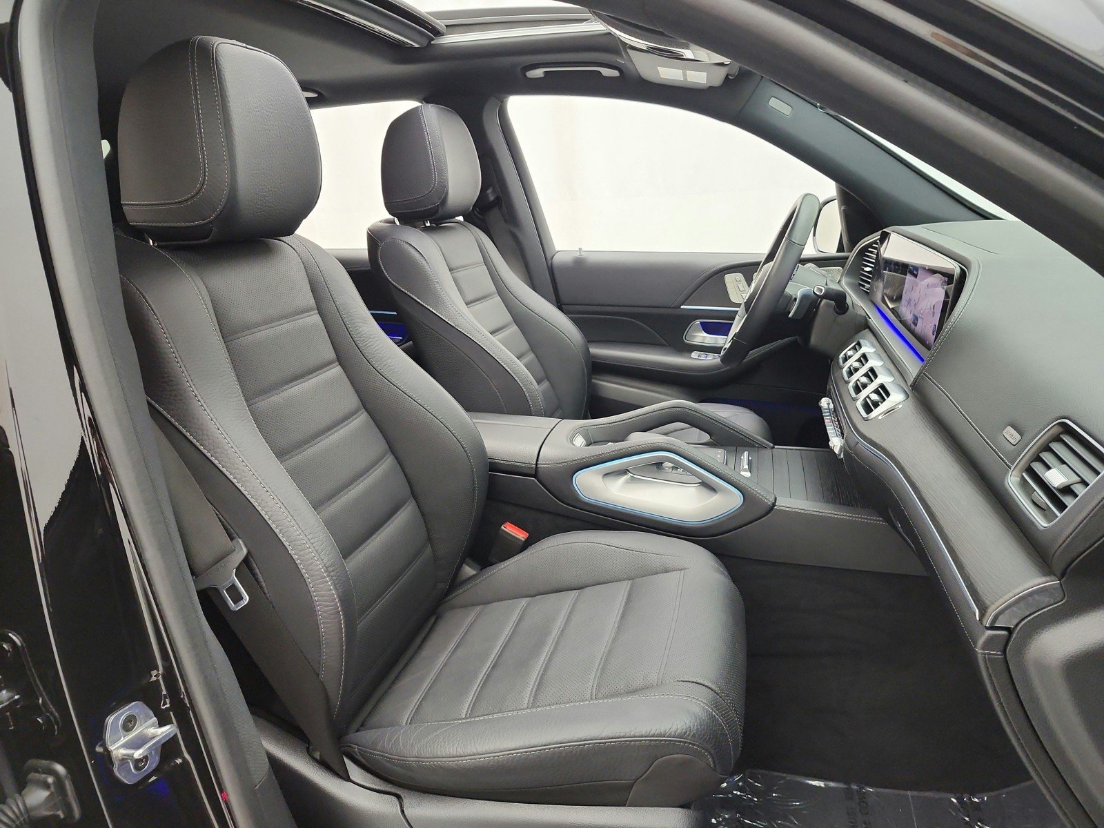 Certified Used 2024 Obsidian Black Metallic Mercedes-Benz GLE 580 4MATIC® SUV image 19