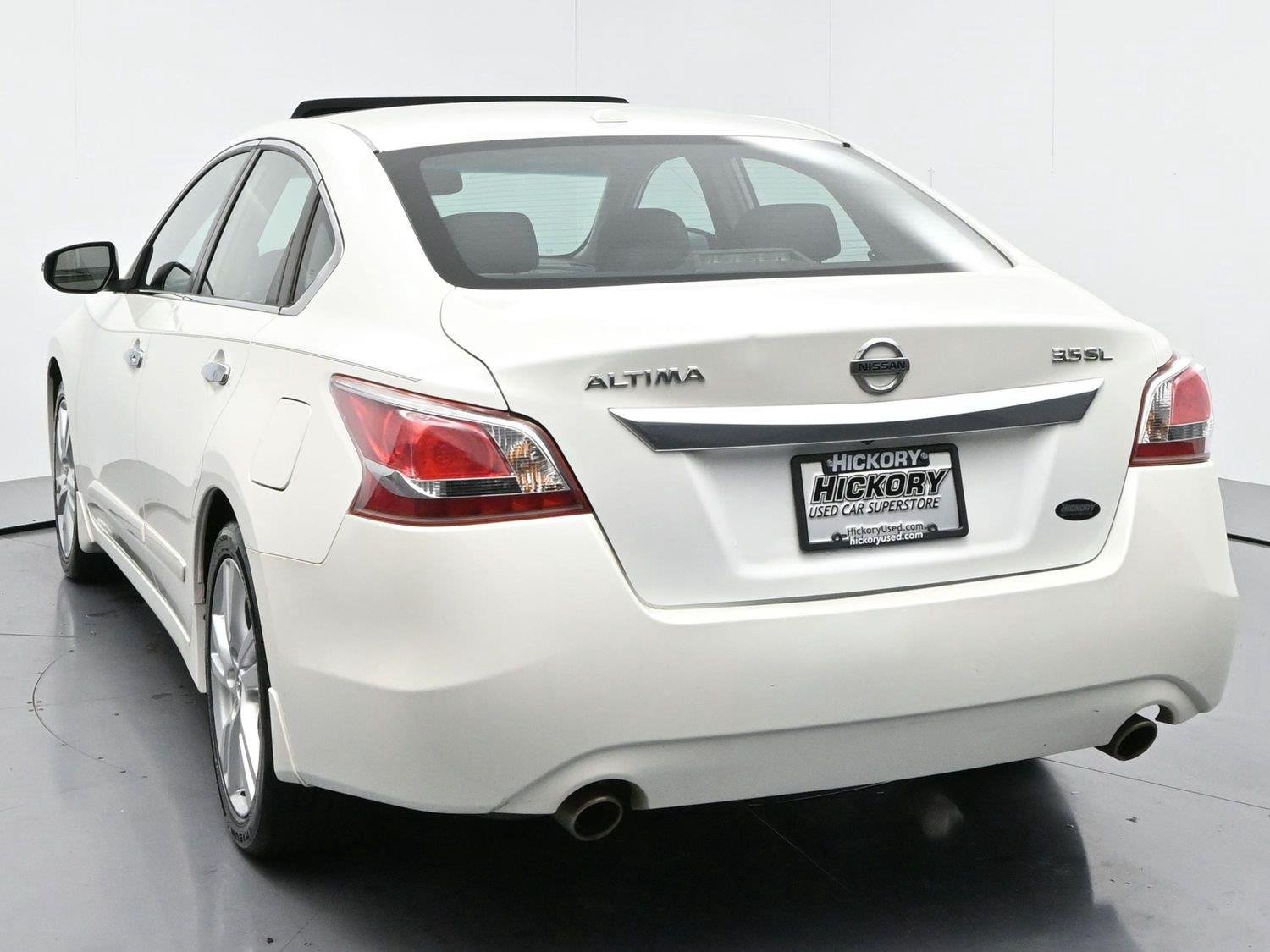 Used 2013 Pearl White Nissan 3.5 SL image 6