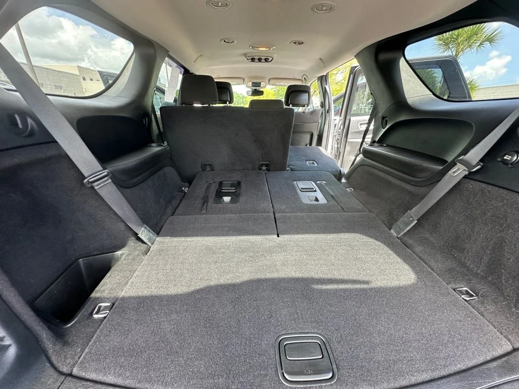 Used 2019 Silver Dodge SXT image 27