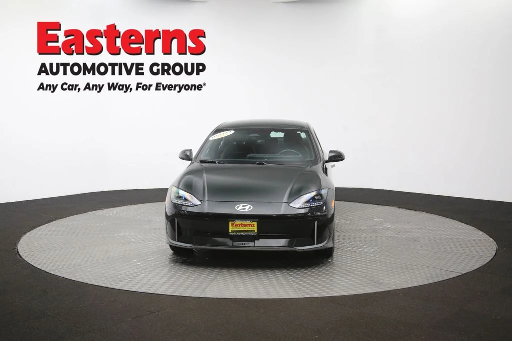 Used 2023 Green Hyundai SEL image 53