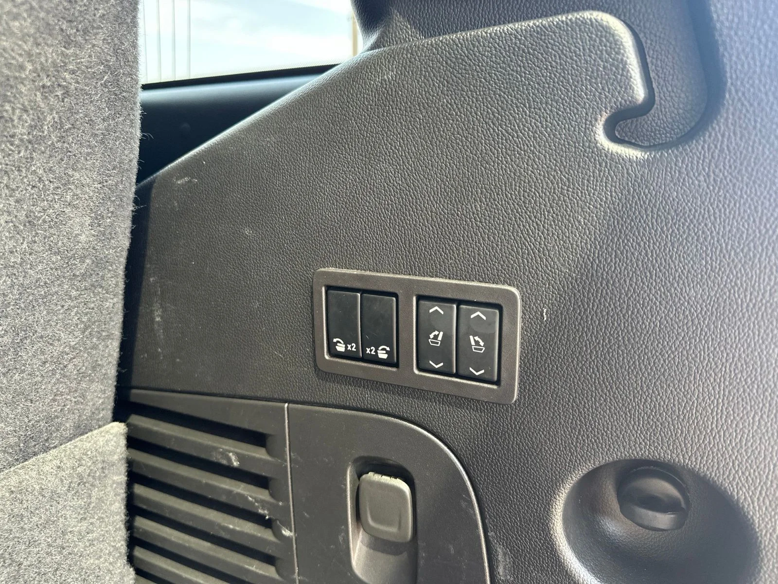 Used 2018 Red GMC SLT image 32