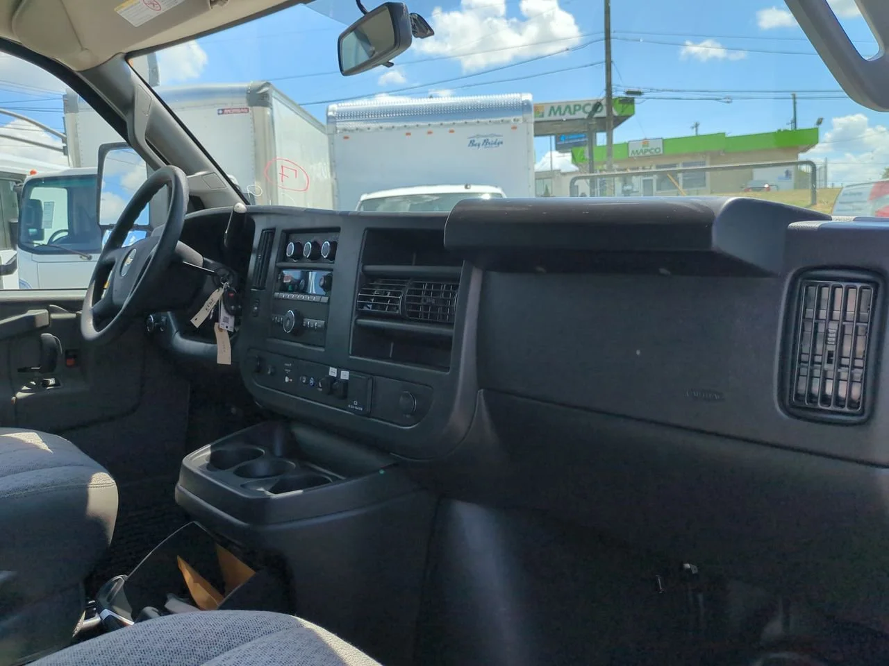 New 2025 Summit White Chevrolet 1WT image 26