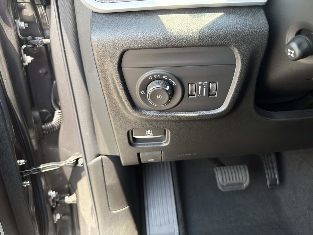 New 2026 Baltic Gray Metallic Clear-Coat Exterior Paint Jeep Limited Reserve image 30