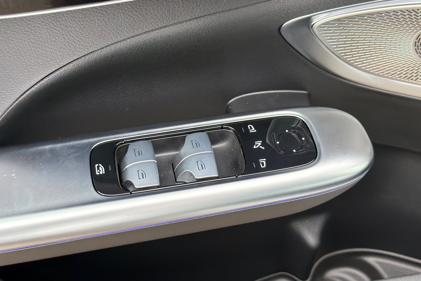 New 2026 MANUFAKTUR Alpine Grey Mercedes-Benz C 300 image 26