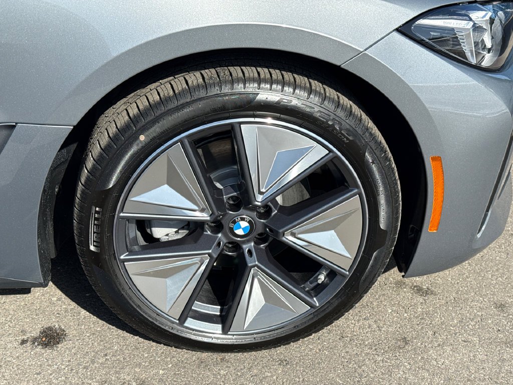 New 2026 Skyscraper Grey Metallic BMW eDrive40 image 7