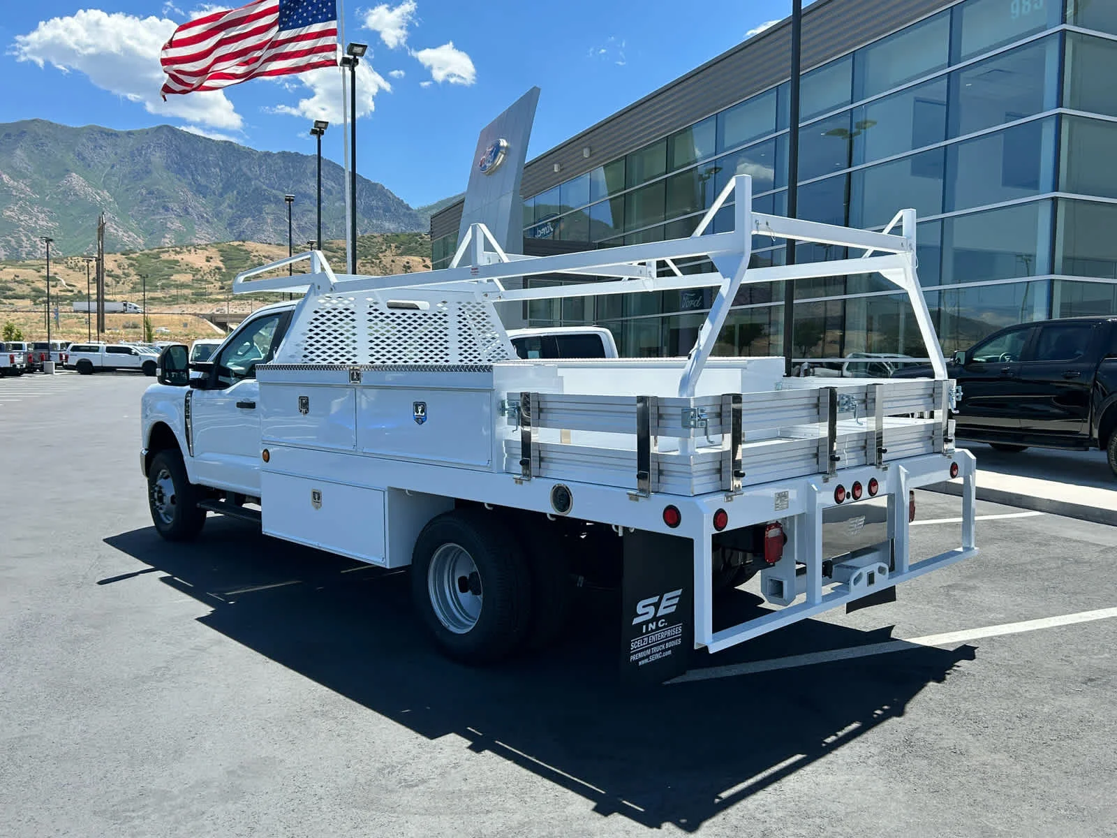 2025 Ford F-350 Super Duty Chassis Cab XL - Photo 9