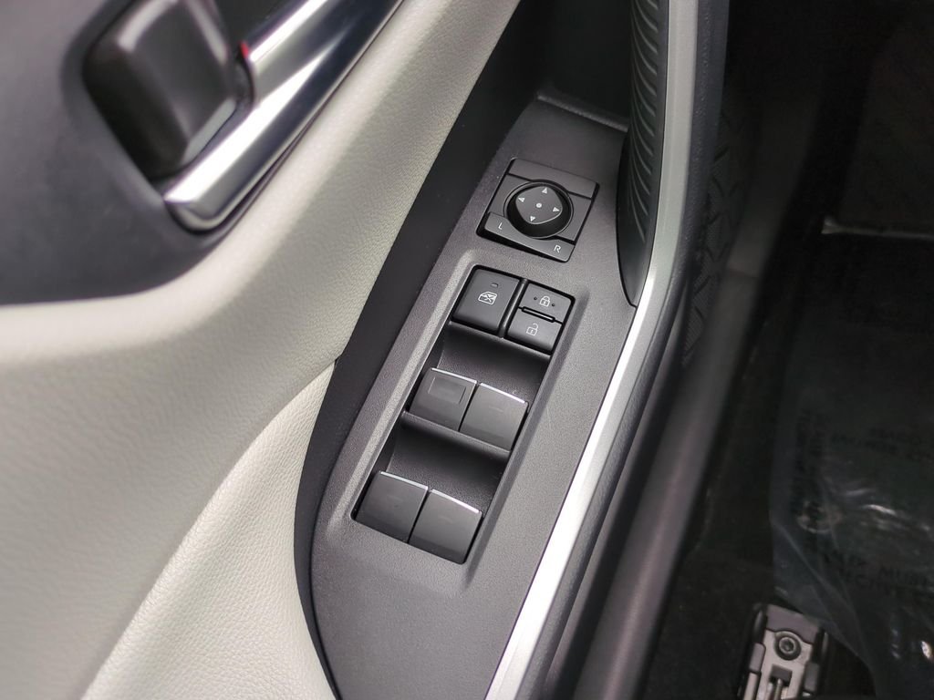 Used 2022  Toyota XLE Premium image 19