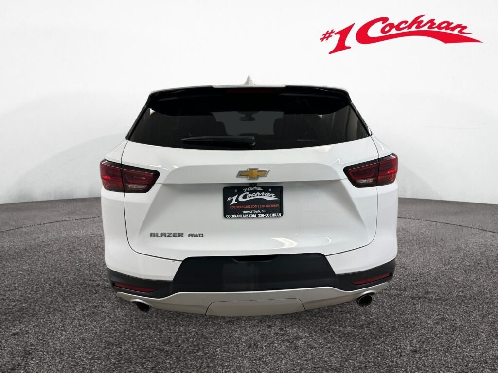 Used 2025 Summit White Chevrolet LT image 23
