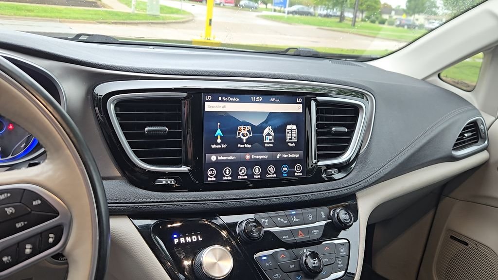 Used 2018 White Chrysler Limited image 15