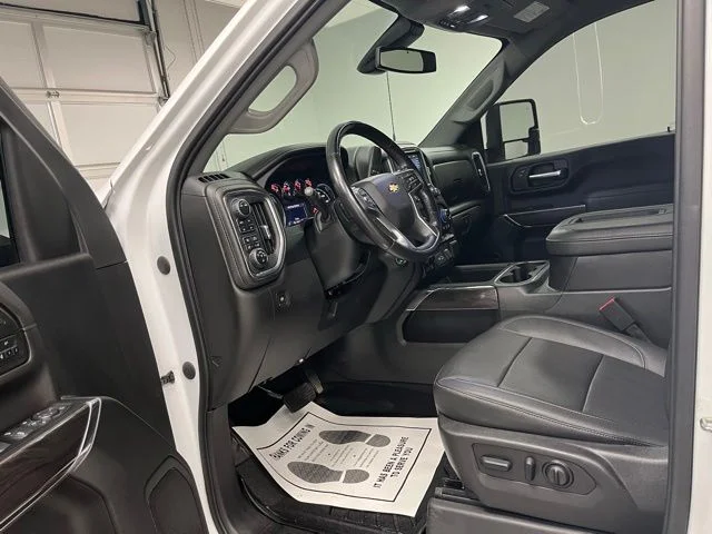 Used 2022 White Chevrolet LTZ image 17
