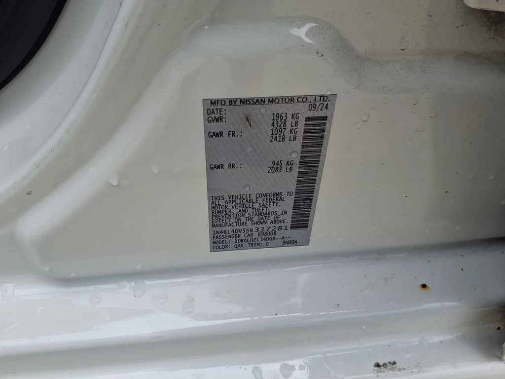 Used 2025 White Nissan 2.5 SV image 33
