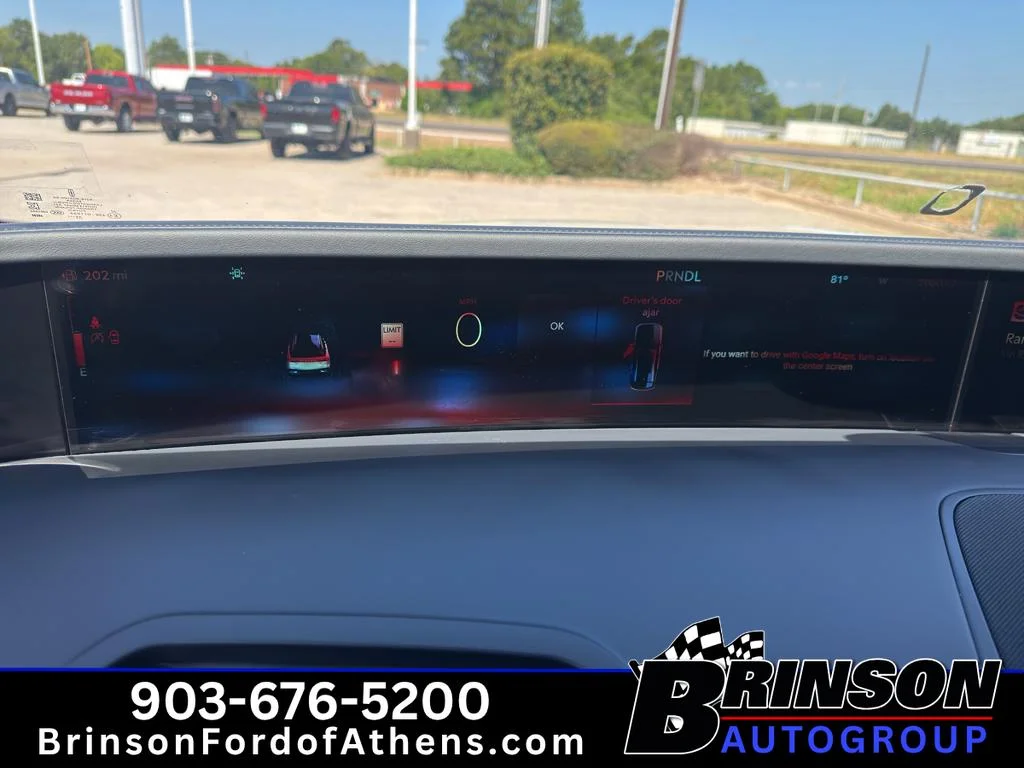 Used 2024 White Platinum Metallic Tri-Coat Lincoln Premiere image 31
