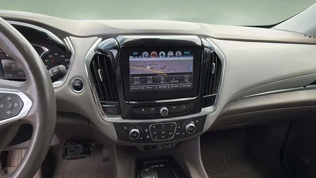 Used 2019 SILVER ICE METALLIC Chevrolet Premier image 26