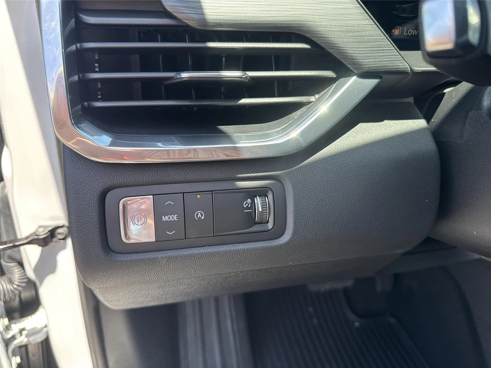 New 2026 Summit White GMC Elevation image 30