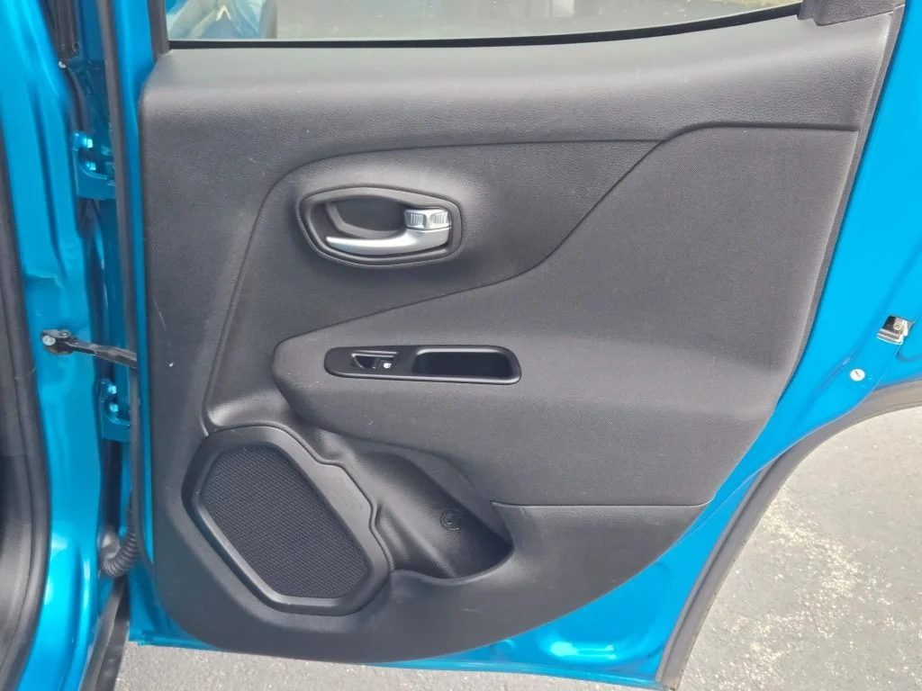 Used 2021 Teal Jeep Latitude image 10