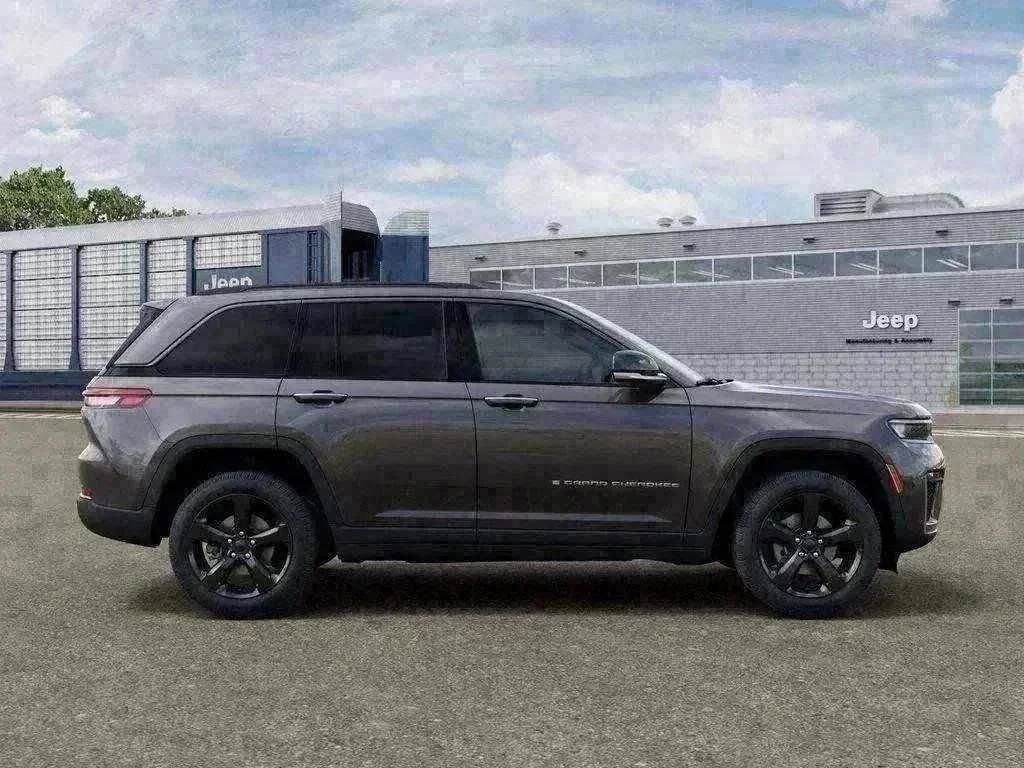 New 2026 Baltic Gray Metallic Clear-Coat Exterior Paint Jeep Limited image 18