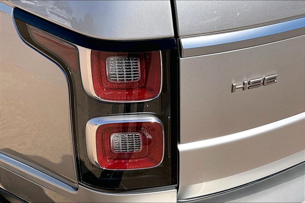 Used 2020  Land Rover HSE image 30