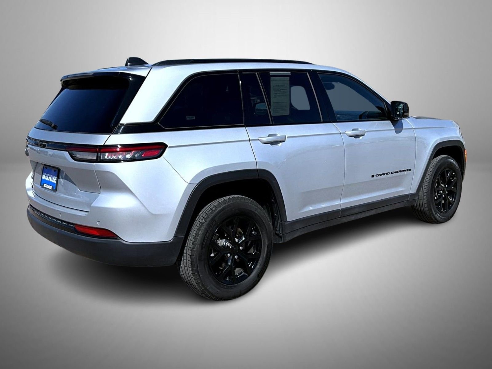 Certified Used 2025 Silver Jeep Altitude image 5