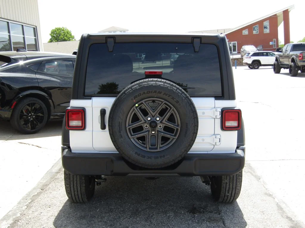 New 2026 Bright White Clearcoat Jeep Sport RHD image 4