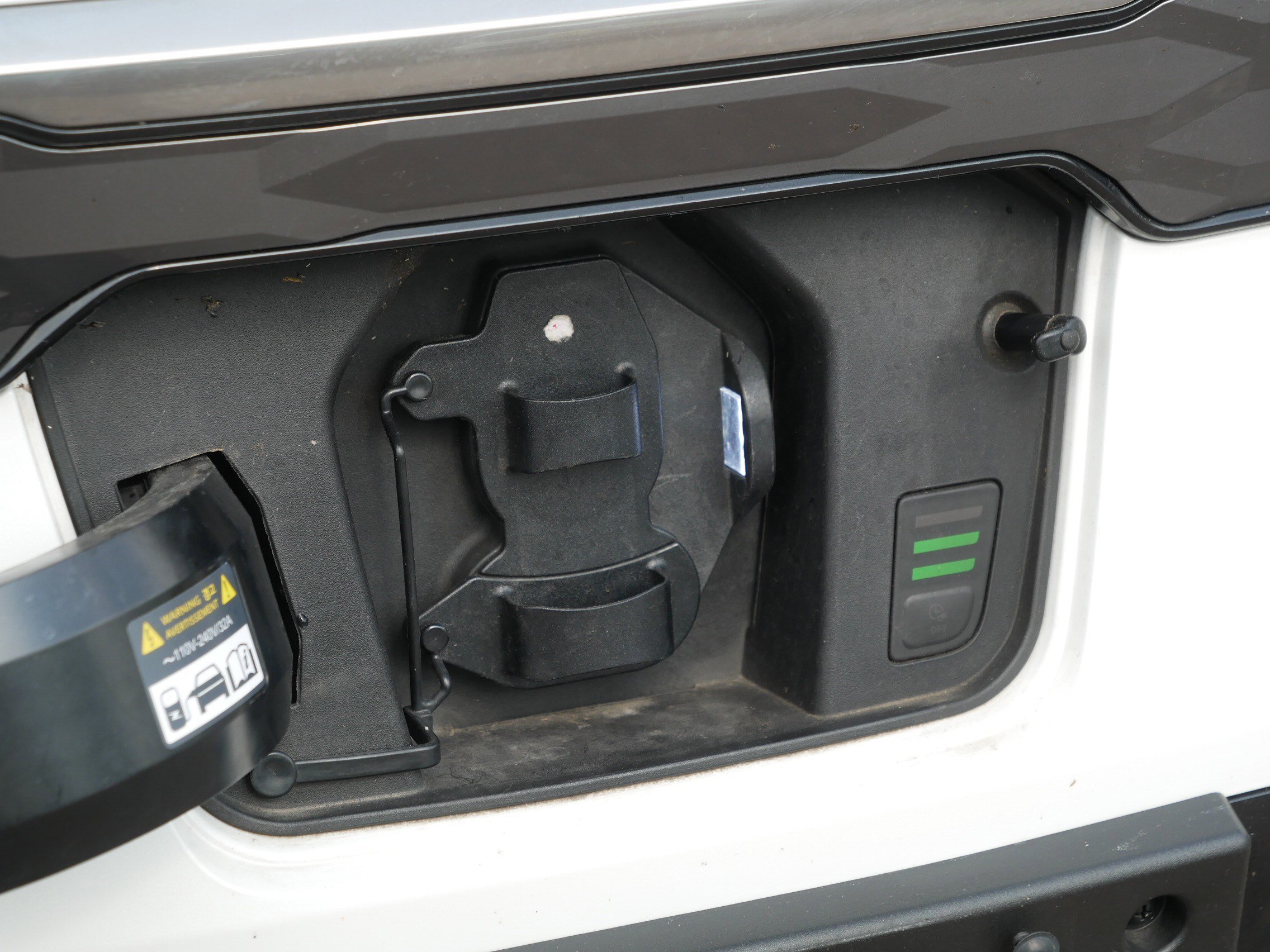 Certified Used 2024 Snow White Pearl Kia Wave image 36