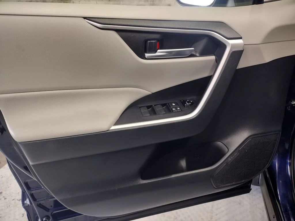 Used 2019 Blue Toyota XLE image 22