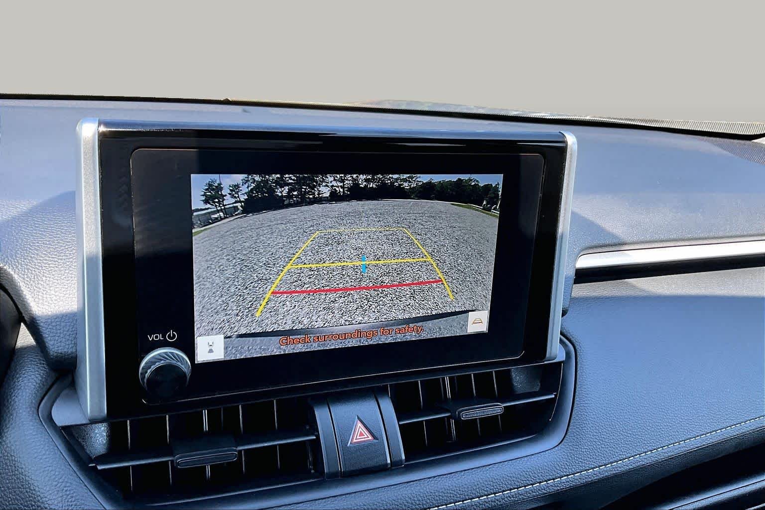 Used 2025 Silver Sky Metallic Toyota XLE image 27
