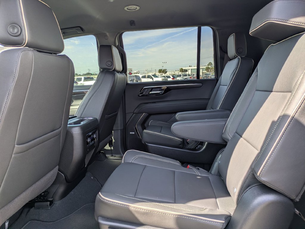2026 Chevrolet Suburban Premier - Photo 35