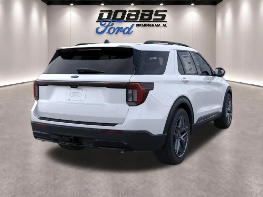 New 2026 Star White Metallic Tri-Coat Ford ST-Line image 8