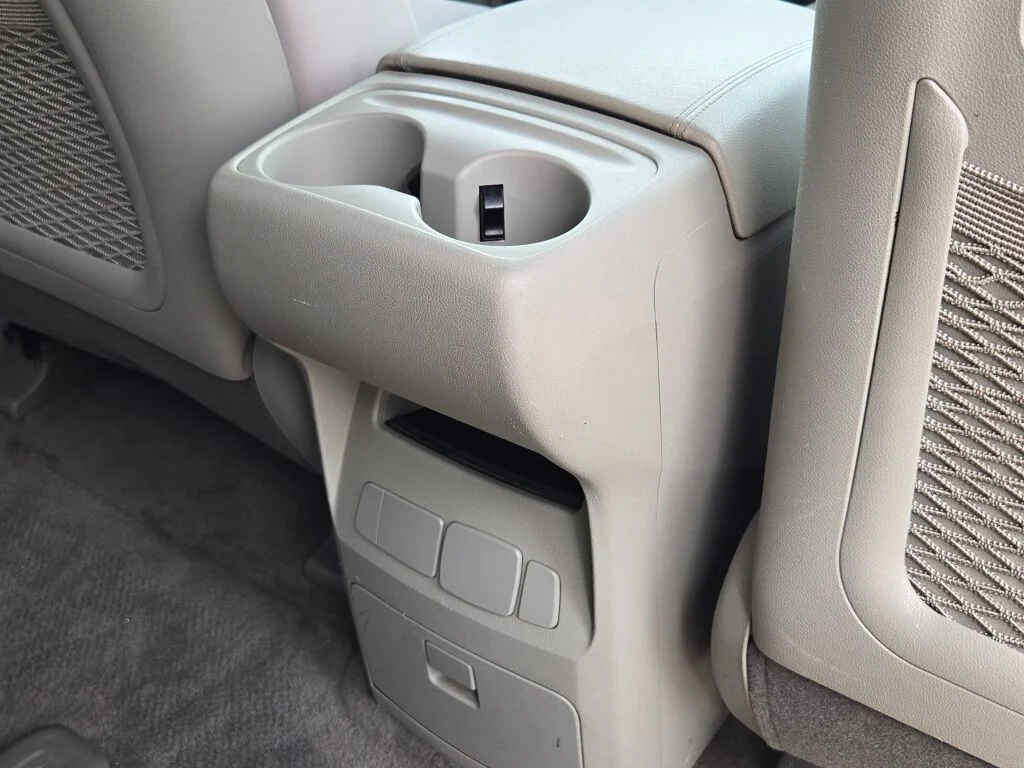 2017 Kia Sedona LX - Photo 11