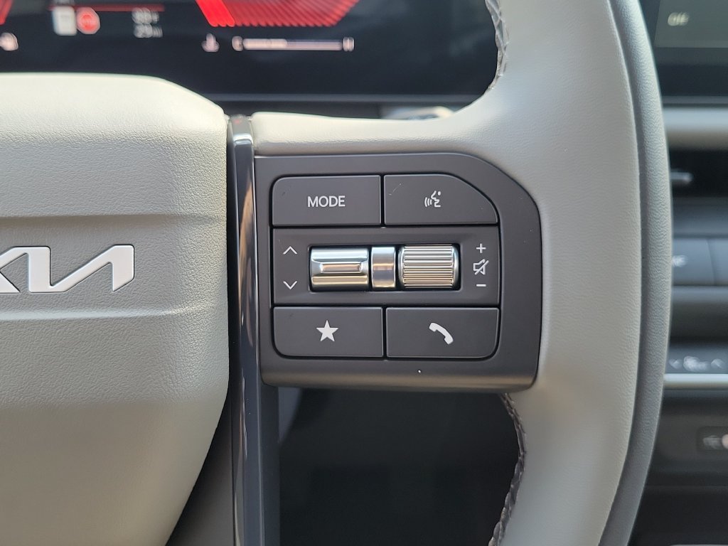 New 2027 Ivory Silver Kia EX image 29