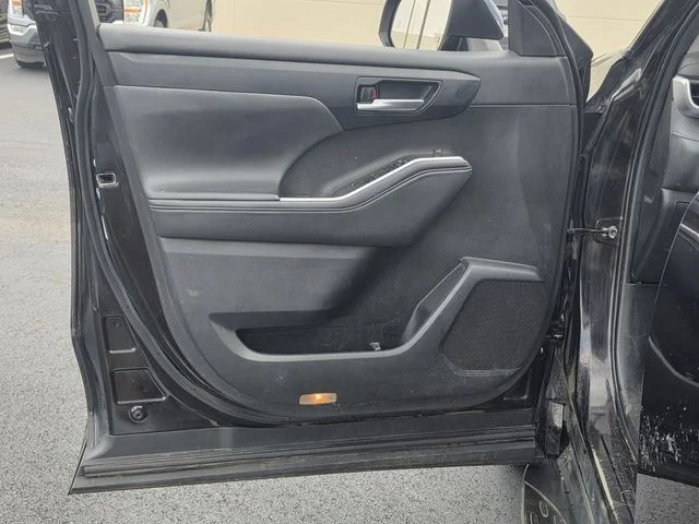 Used 2022 Black Toyota XLE image 14