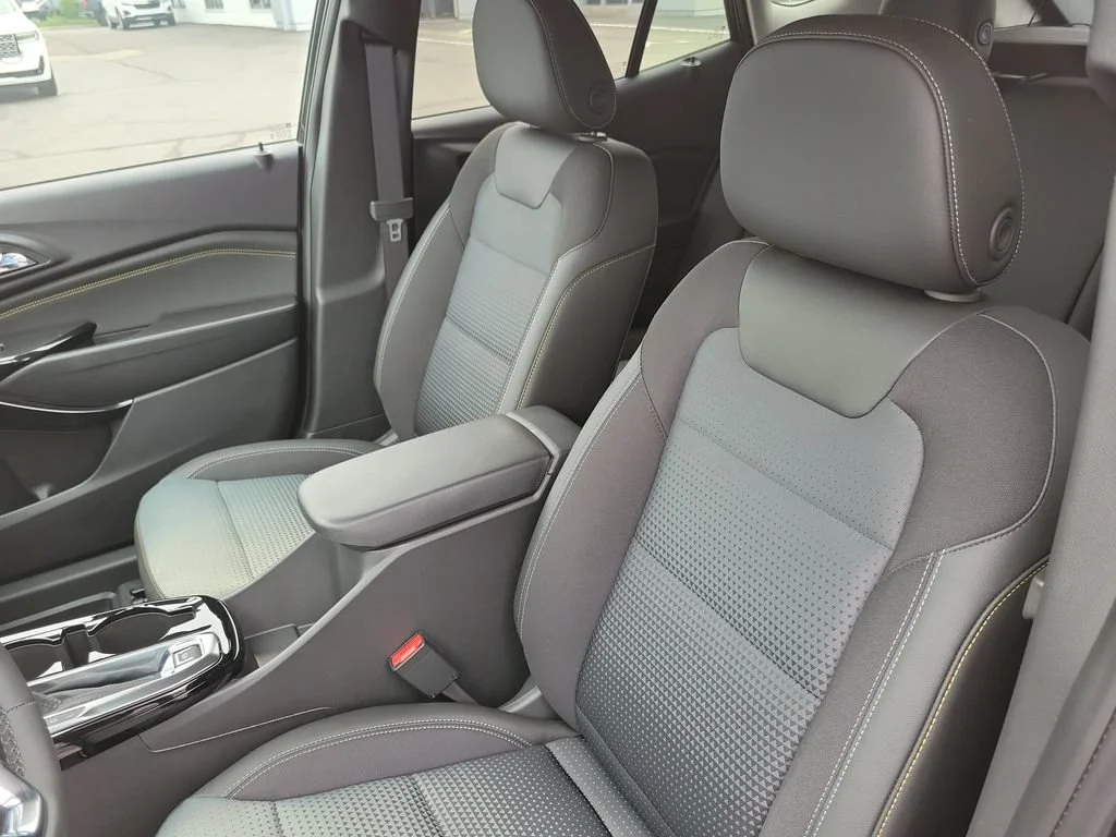 New 2026 Mosaic Black Metallic Chevrolet LT image 5