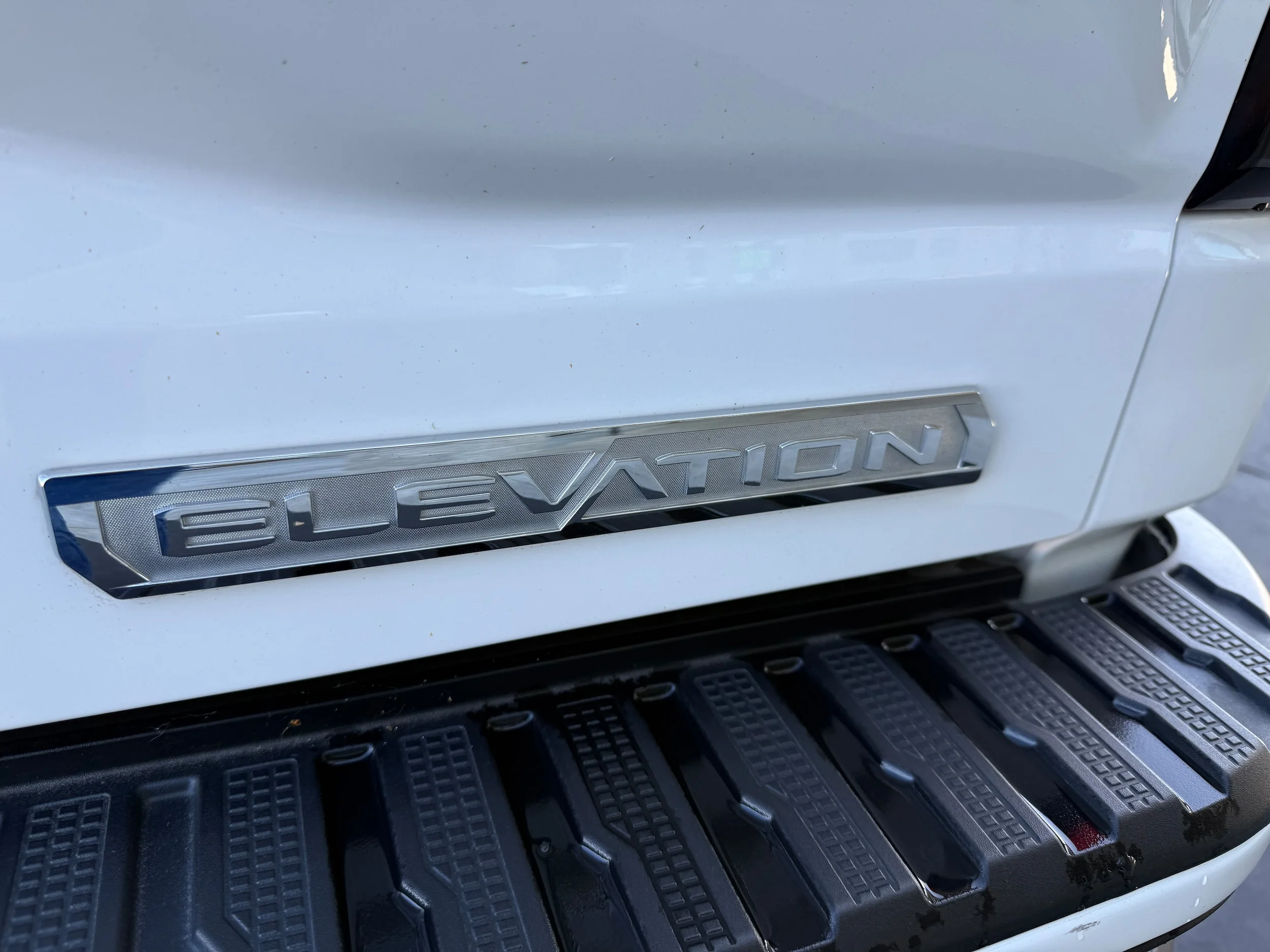 Used 2025 Summit White GMC Elevation image 7