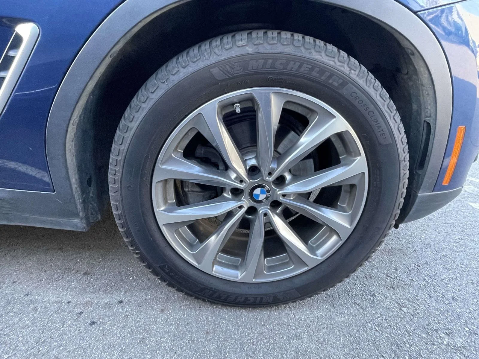 Used 2018 Phytonic Blue Metallic BMW xDrive30i image 6