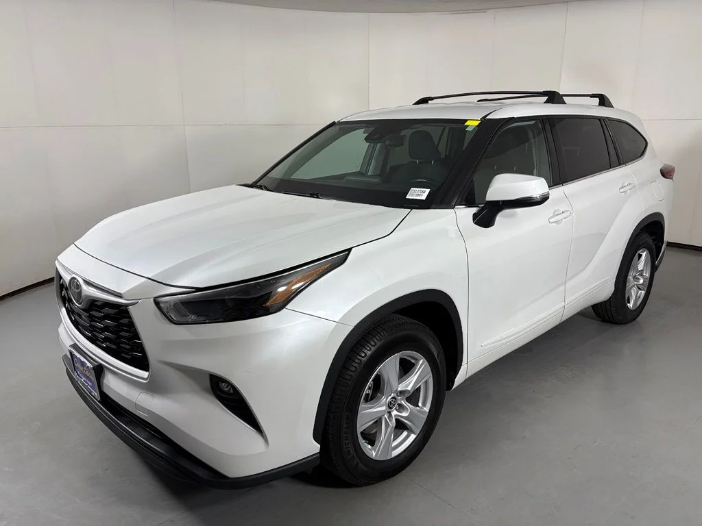 Used 2022 Beige Toyota LE image 4