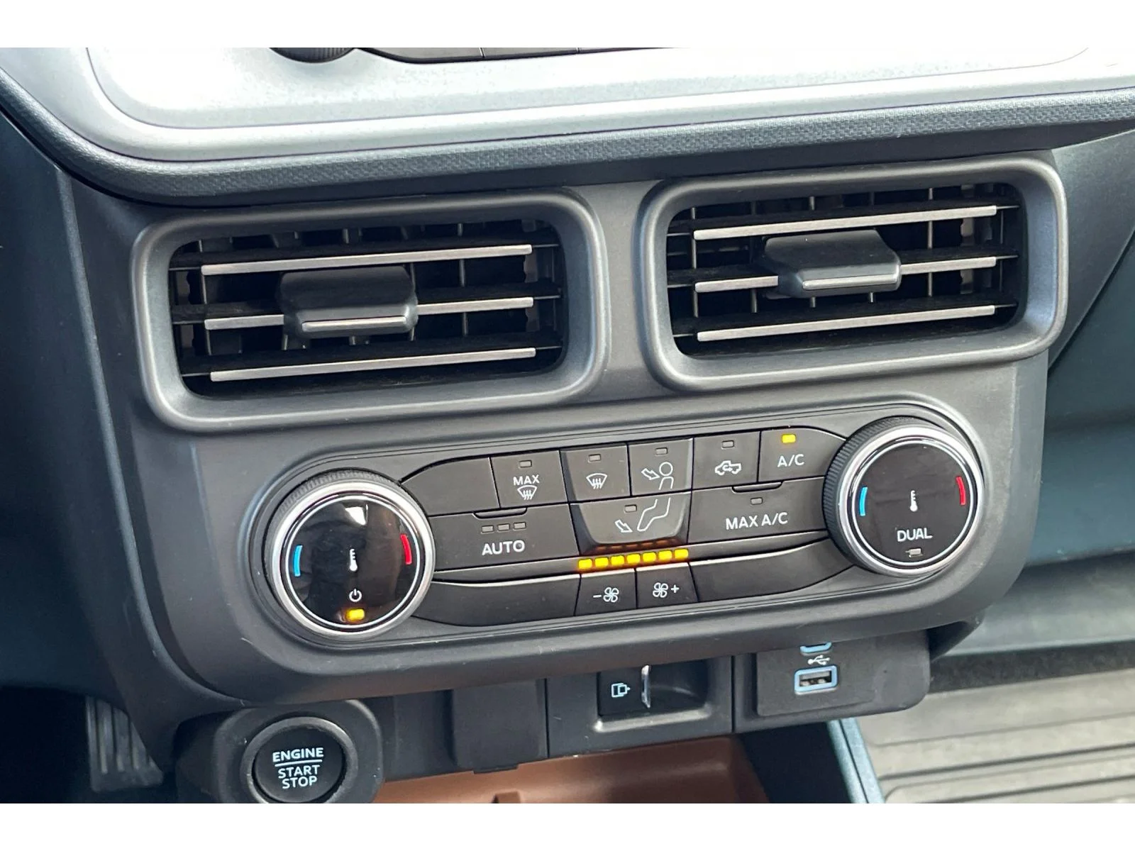 Used 2023 Oxford White Ford LARIAT image 26